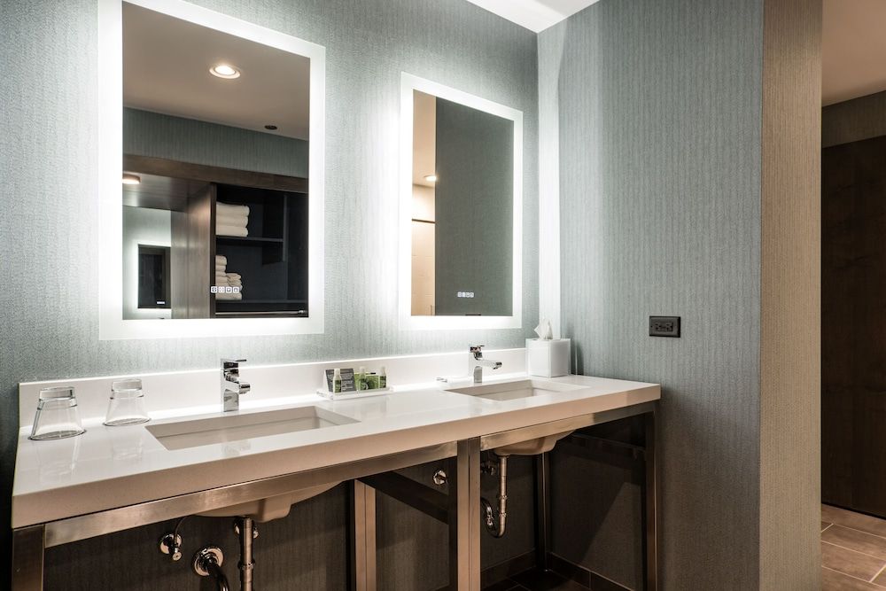 undefined Cambria Hotel Chicago Loop - Theatre District 7