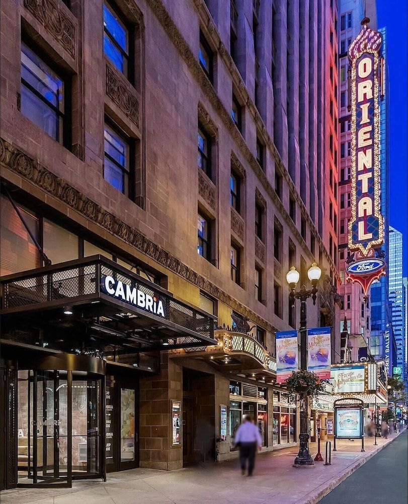 undefined Cambria Hotel Chicago Loop - Theatre District 2