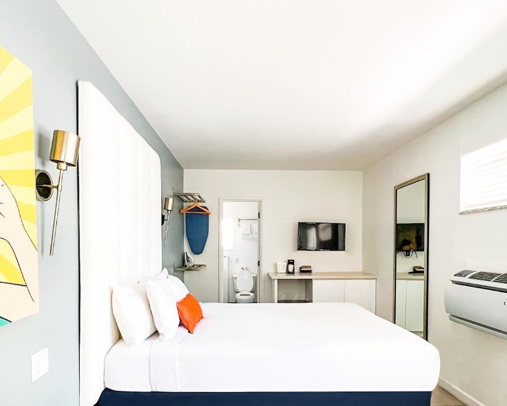 Royal Palms Resort & Spa Basic Studio, 1 Queen Bed 2