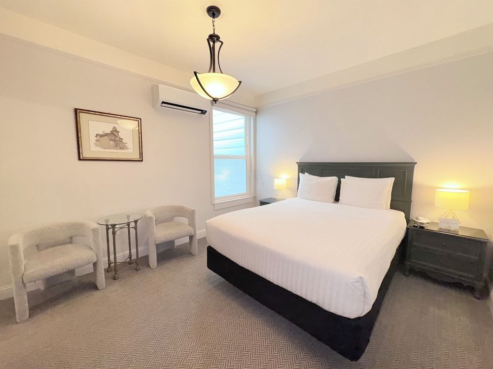 undefined The Grove Inn 8