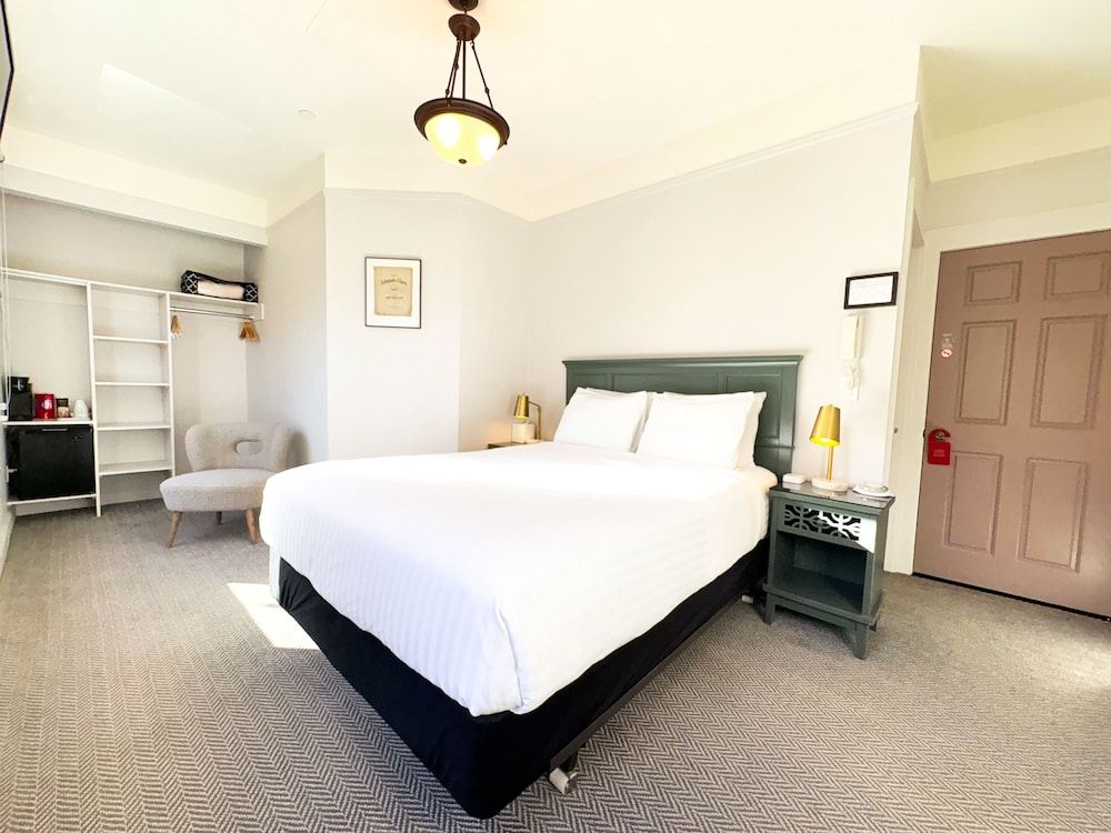 undefined The Grove Inn 10