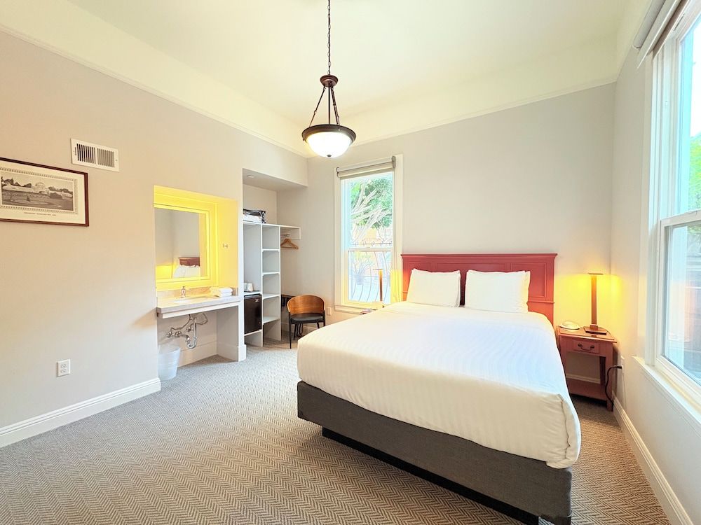undefined The Grove Inn 9