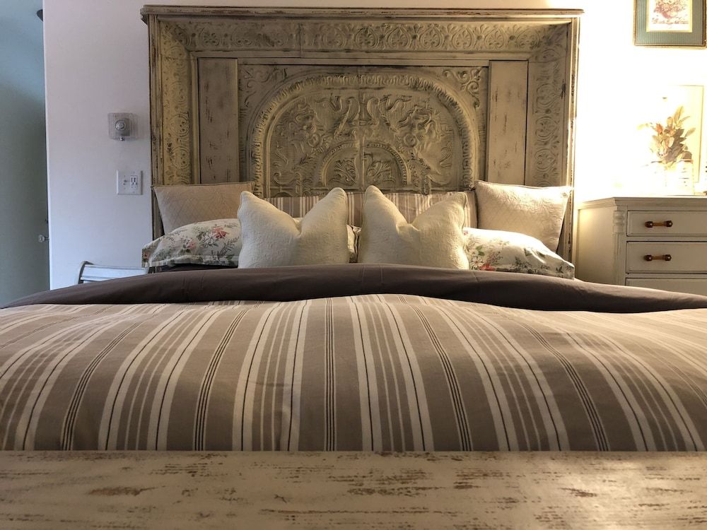 Frederick William House Harbor Side Garden Suite, King Bed, Fireplace, Private Bath, Bikes Included 4