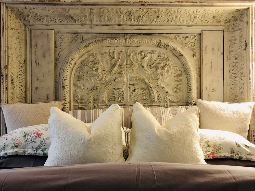 Frederick William House Harbor Side Garden Suite, King Bed, Fireplace, Private Bath, Bikes Included