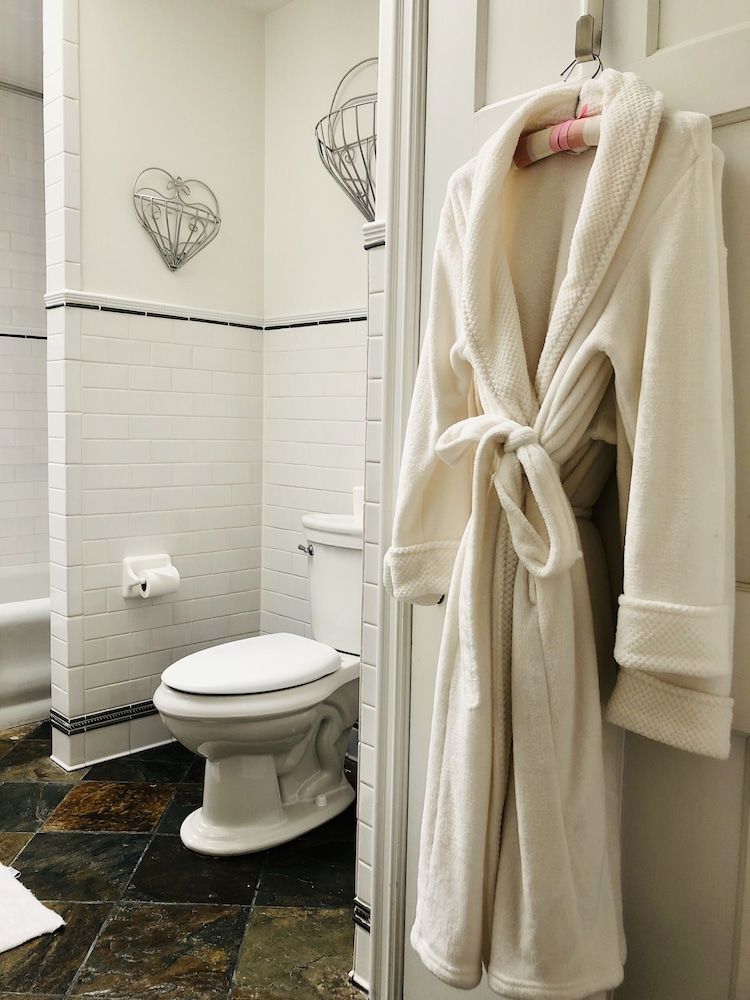 Frederick William House Harbor Side Garden Suite, King Bed, Fireplace, Private Bath, Bikes Included 11