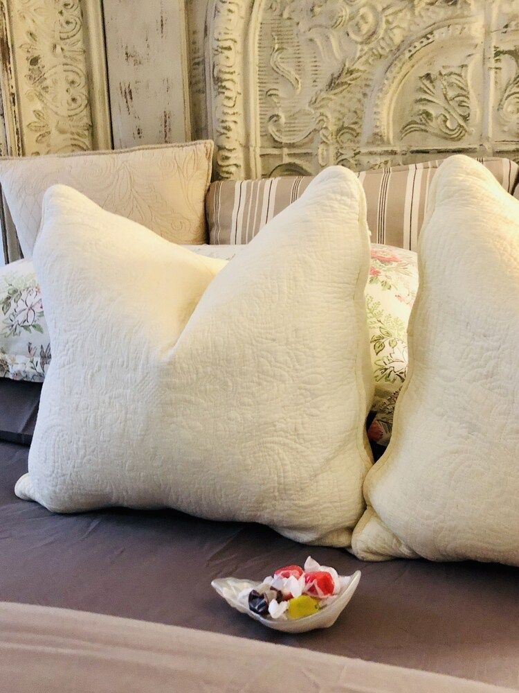 Frederick William House Harbor Side Garden Suite, King Bed, Fireplace, Private Bath, Bikes Included 3