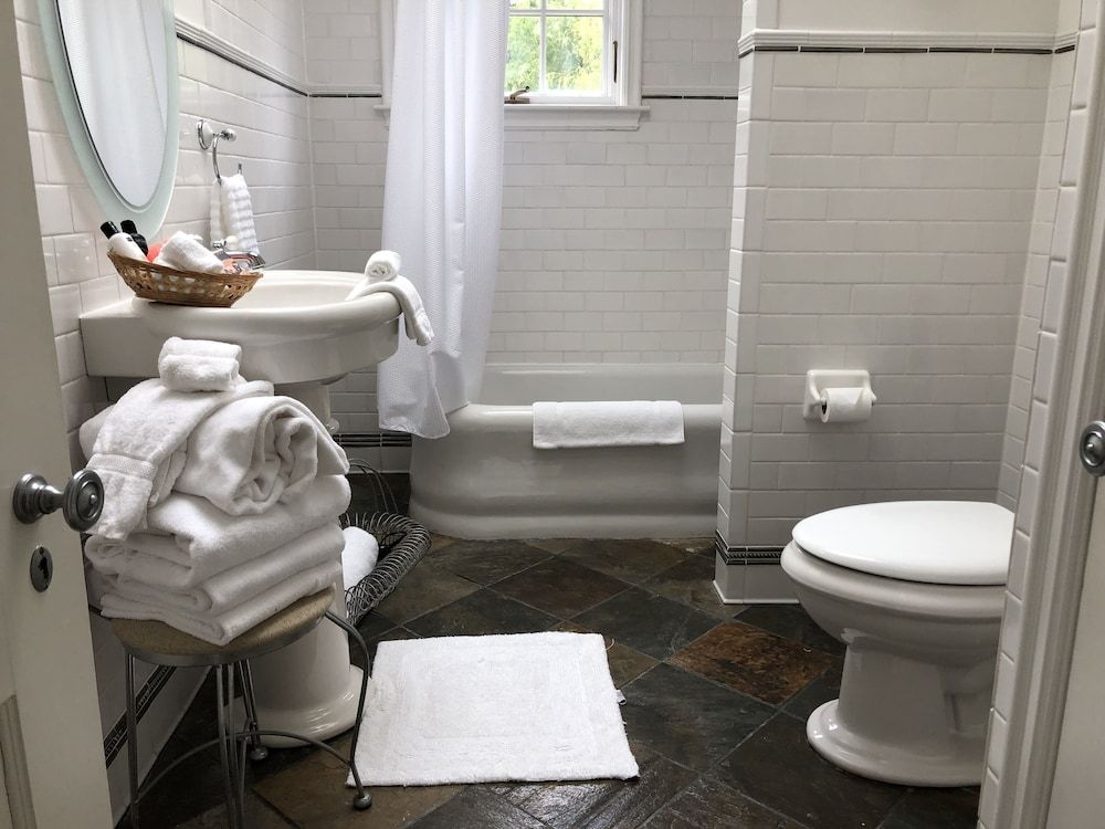 Frederick William House Harbor Side Garden Suite, King Bed, Fireplace, Private Bath, Bikes Included 9