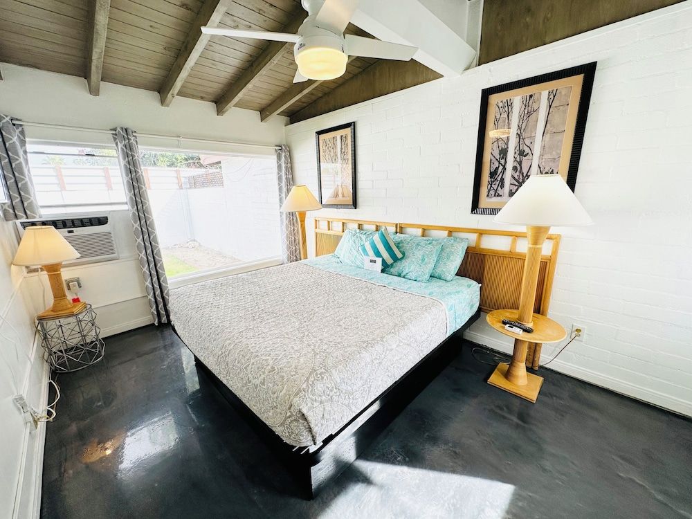 One Bedroom King Patio-Garden Bungalow Kitchen