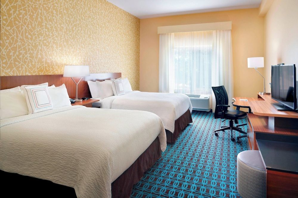 Room, 2 Queen Beds (Mobility Accessible, Tub)