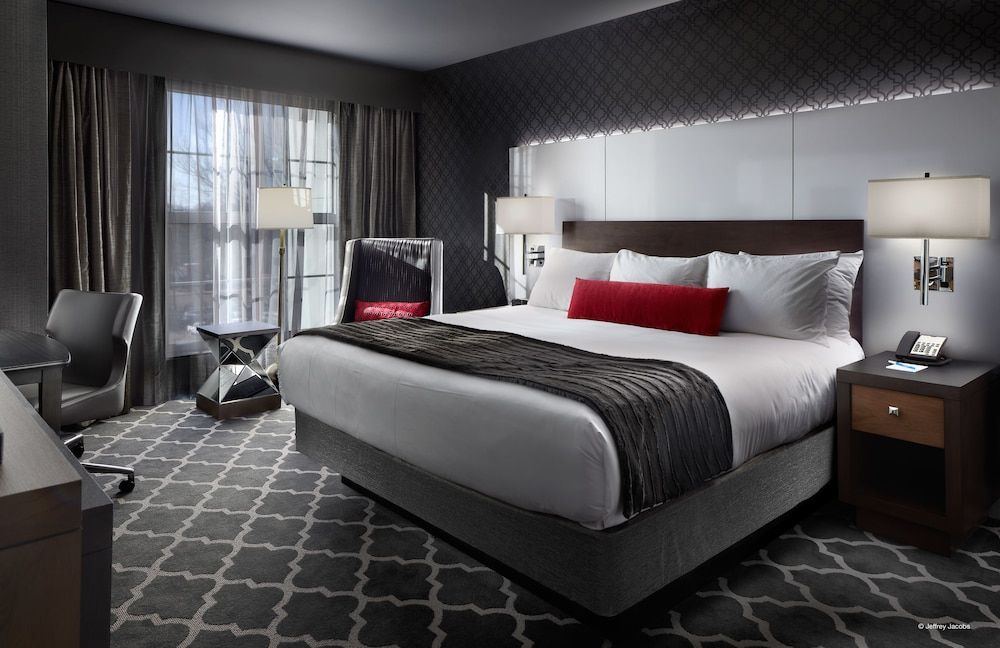 Deluxe Room, 1 King Bed, Accessible