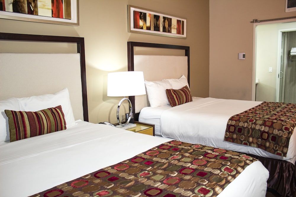 Suite, 2 Bedrooms, Non Smoking (1 King Bed and 2 Queen Beds)