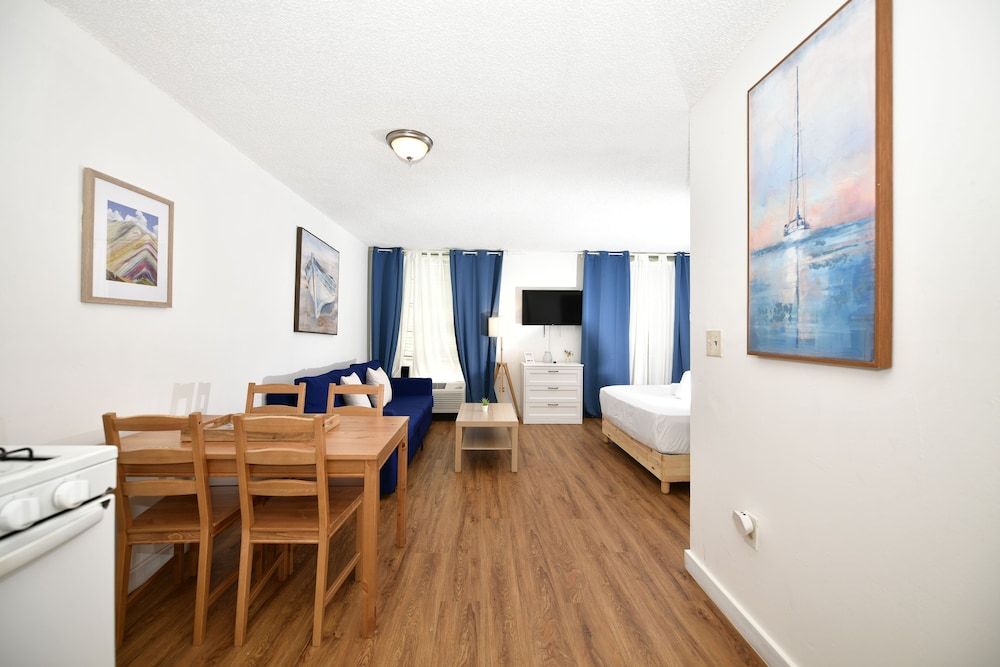 Art Deco Ocean Walk Apartments Comfort Studio 3