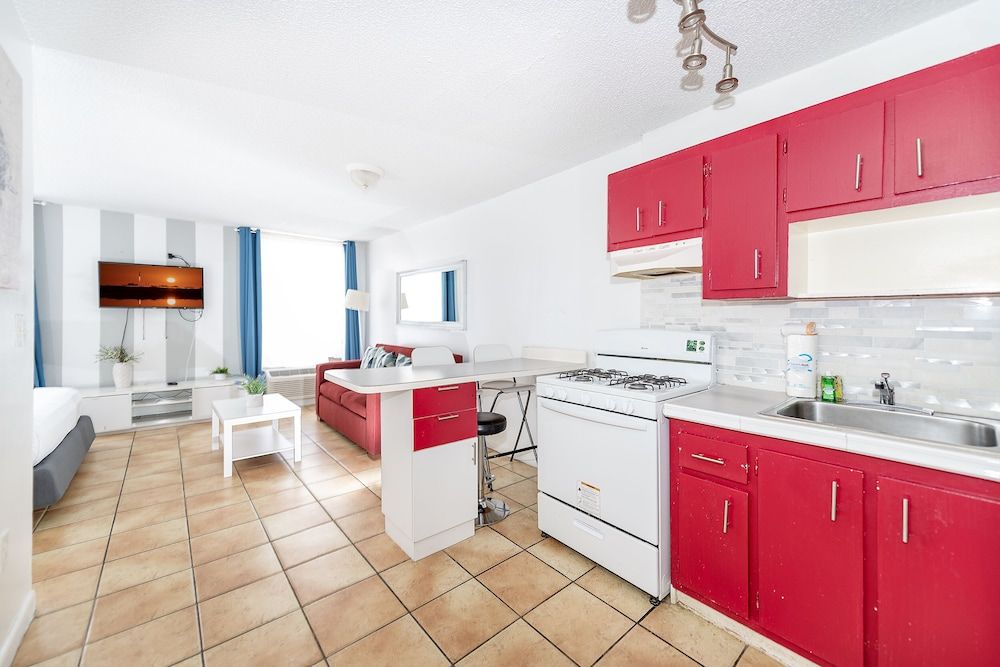 Art Deco Ocean Walk Apartments