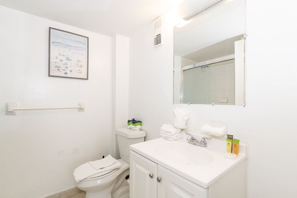 Art Deco Ocean Walk Apartments Superior Studio 4