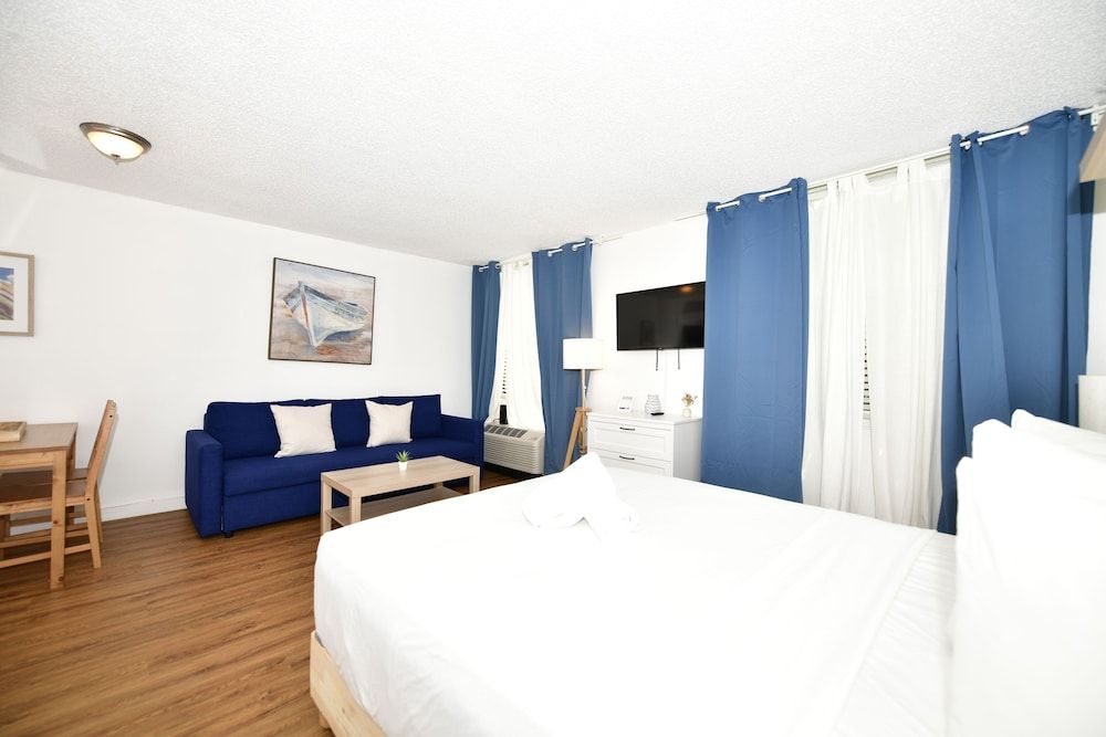 Art Deco Ocean Walk Apartments Comfort Studio 4