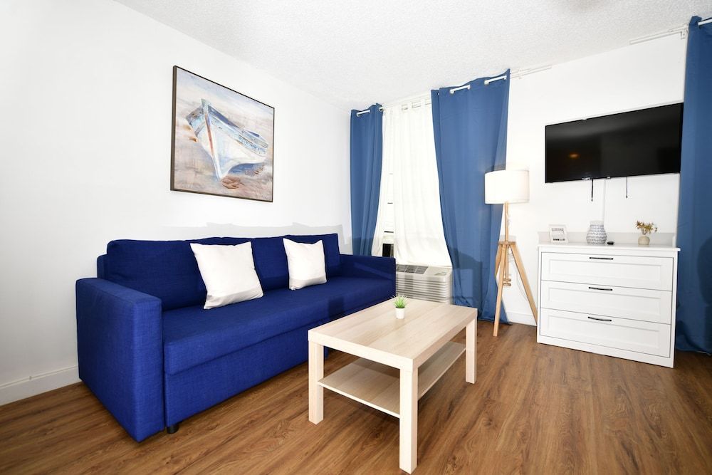 Art Deco Ocean Walk Apartments Comfort Studio 2