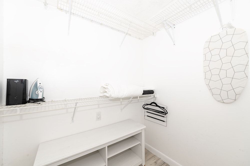 Art Deco Ocean Walk Apartments Basic Apartment 4