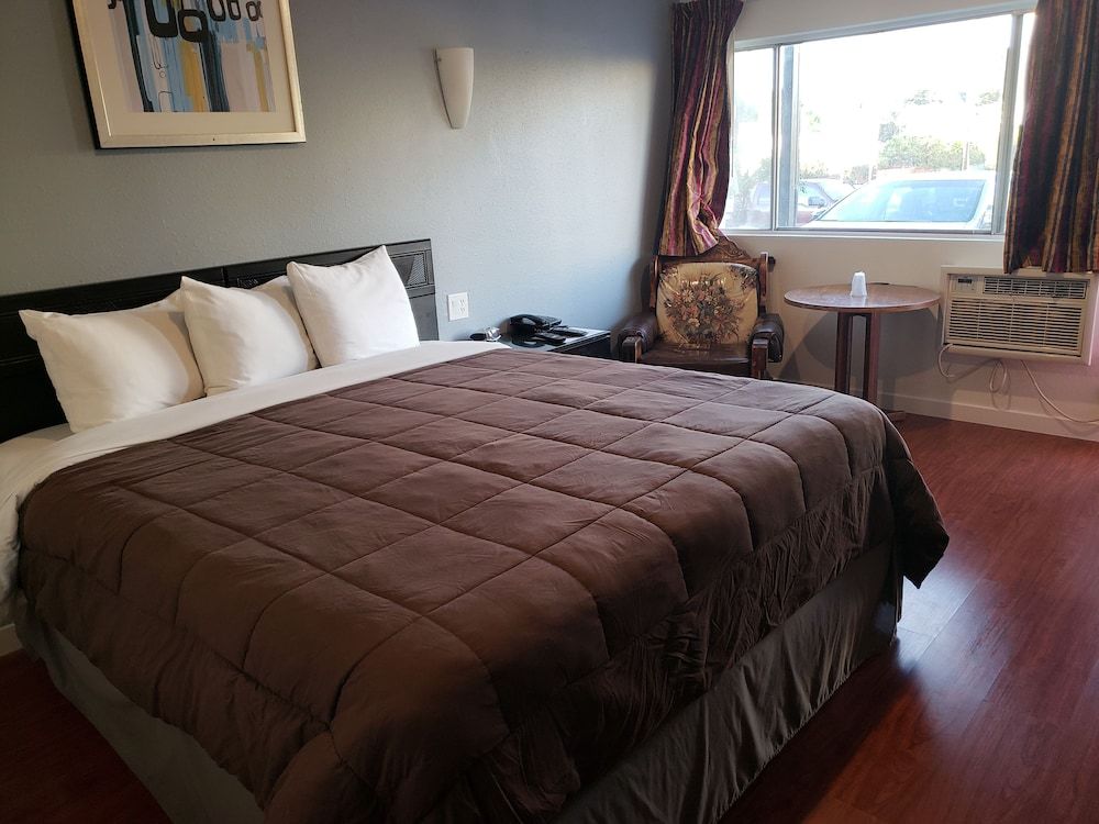 The Guest Harbor Inn - Port of Los Angeles San Pedro Standard Room, 1 King Bed 2