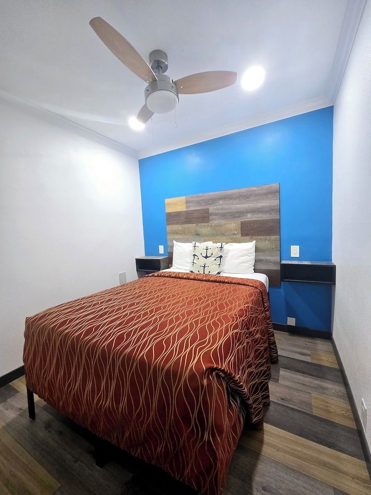 The Guest Harbor Inn - Port of Los Angeles San Pedro Standard Triple Room 3