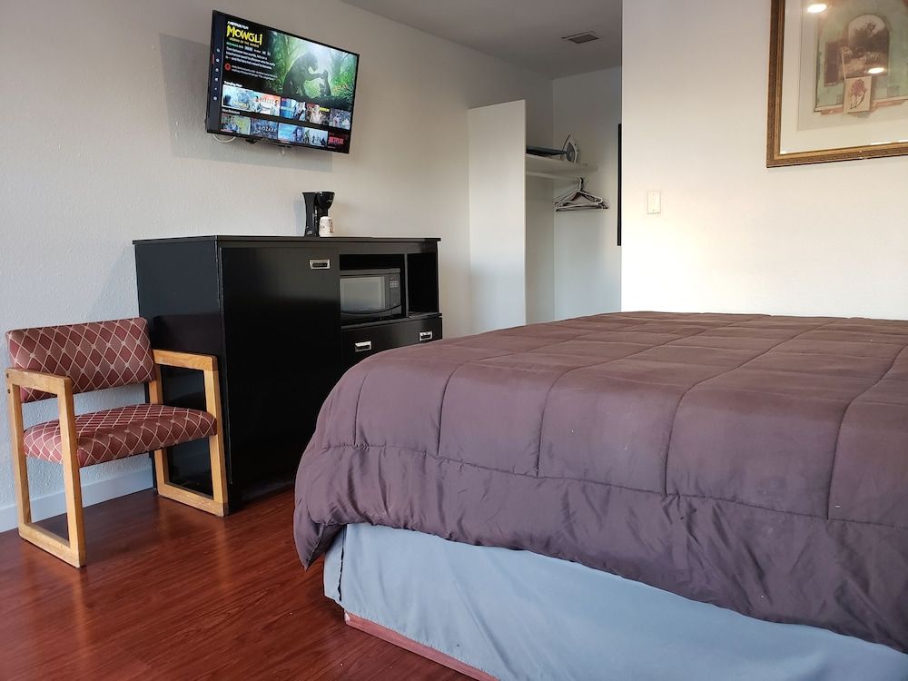 The Guest Harbor Inn - Port of Los Angeles San Pedro Standard Room, 1 King Bed 3