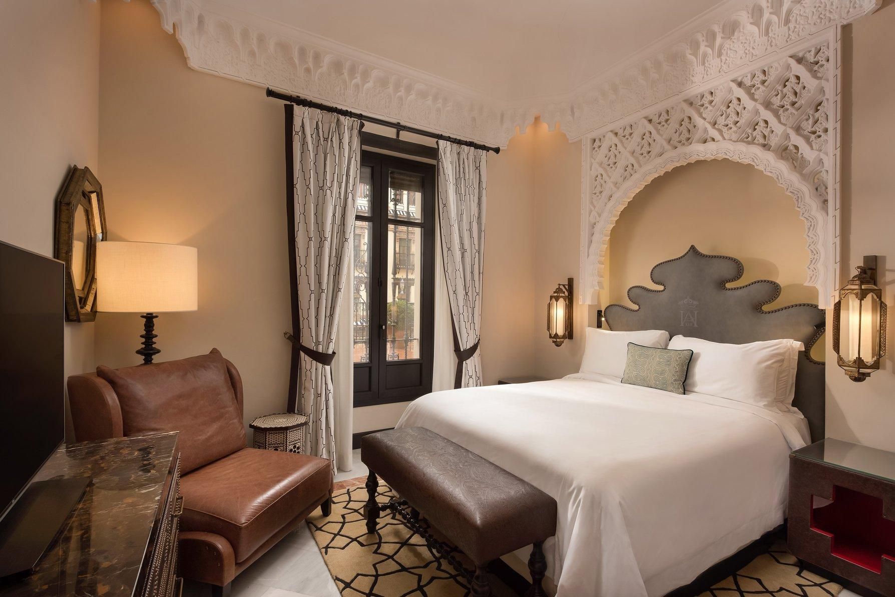Deluxe Classic Room, Guest room, King, Courtyard view