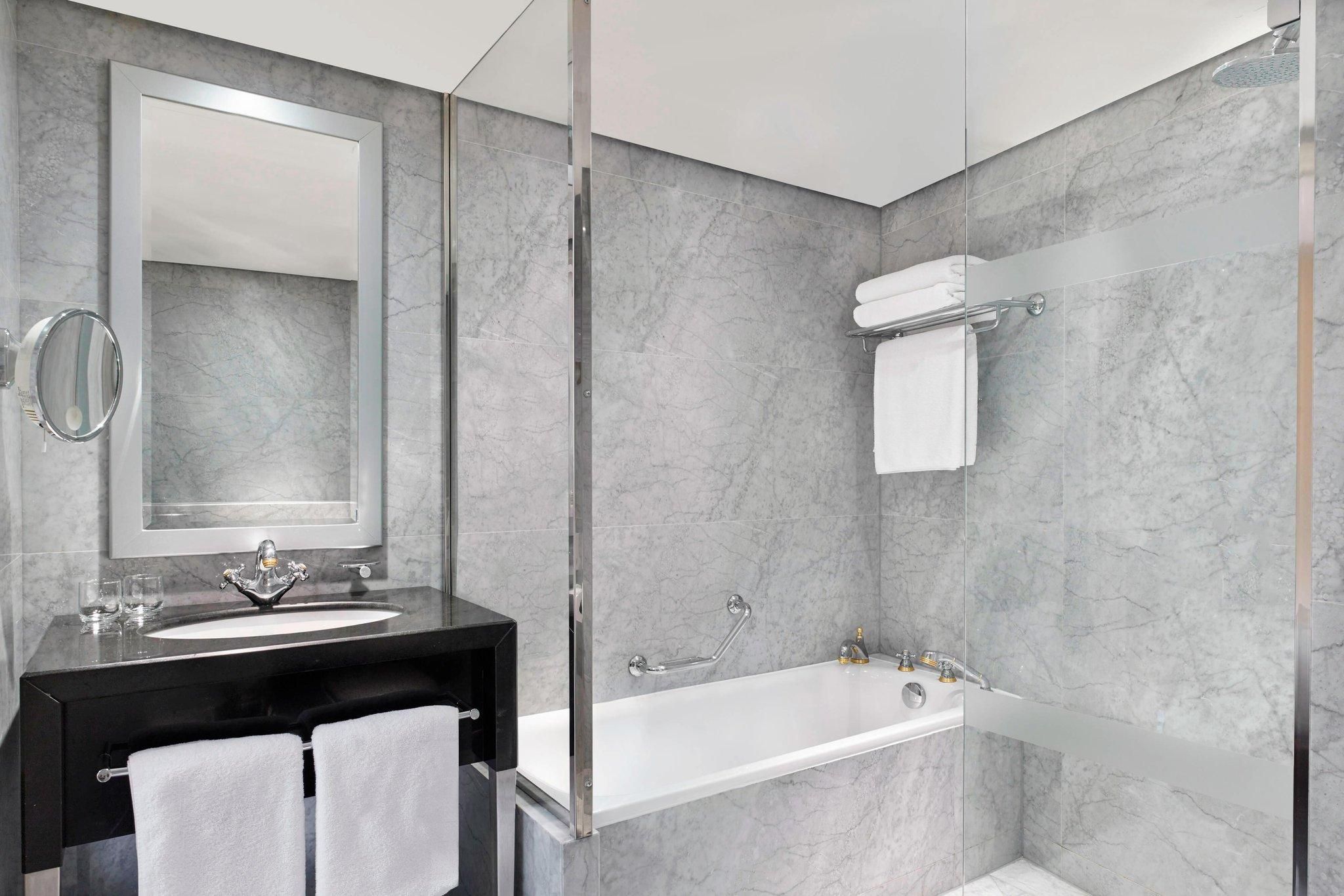 Hyde Park Suite, 2 Bedroom Penthouse Suite, Bedroom 1: 1 King, Bedroom 2: 2 Twin, Butler Service