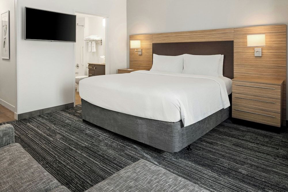 Studio, 1 King Bed with Sofa bed (Hearing Accessible)