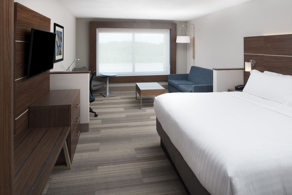 Room, 2 Queen Beds, Accessible (Comms Accessible. Roll-In Shower)