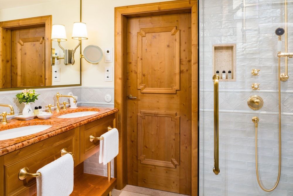 Hotel Goldener Hirsch, a Luxury Collection Hotel, Salzburg Classic Room, 1 King Bed, Non Smoking 4