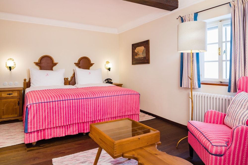 Hotel Goldener Hirsch, a Luxury Collection Hotel, Salzburg Classic Room, 1 King Bed, Non Smoking 3