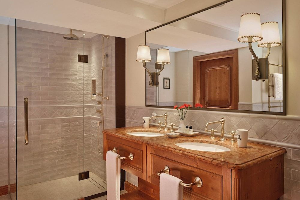 Hotel Goldener Hirsch, a Luxury Collection Hotel, Salzburg Classic Room, 1 King Bed, Non Smoking 5