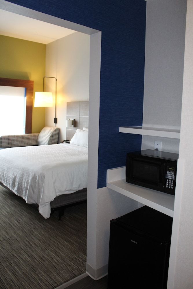 Suite, 1 King Bed, Accessible (Comm)