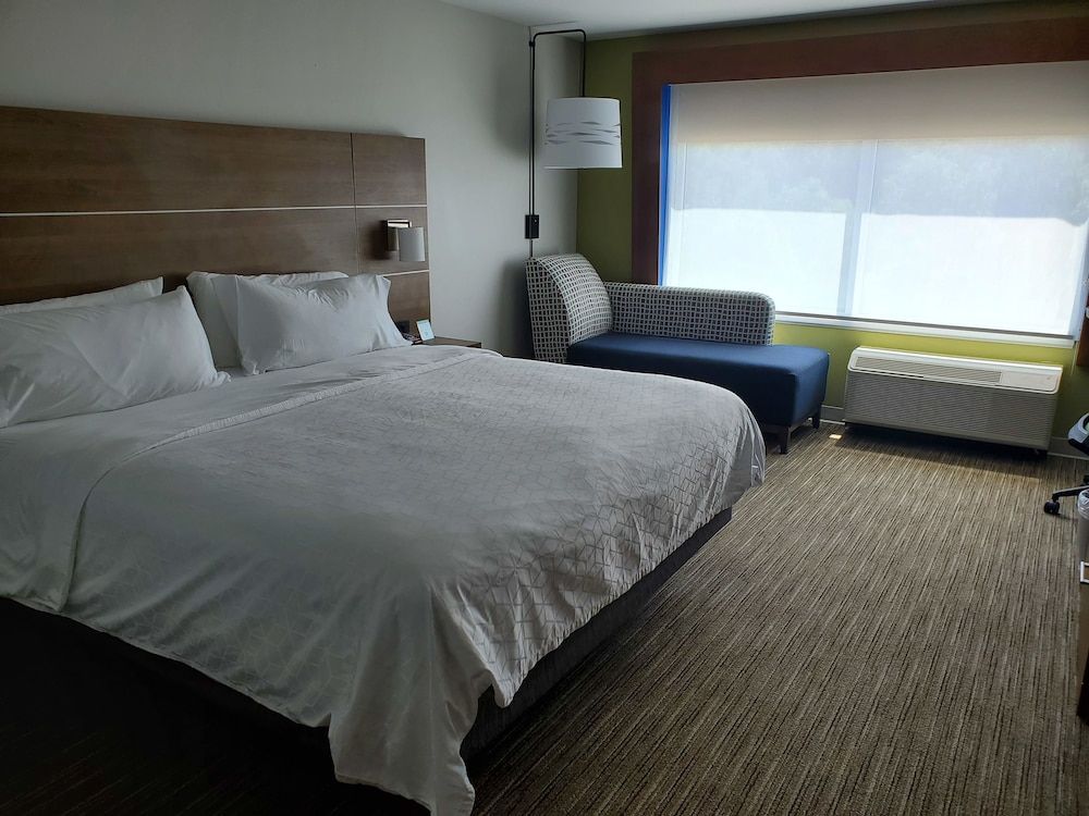 Standard Room, 1 King Bed, Accessible (Comm)