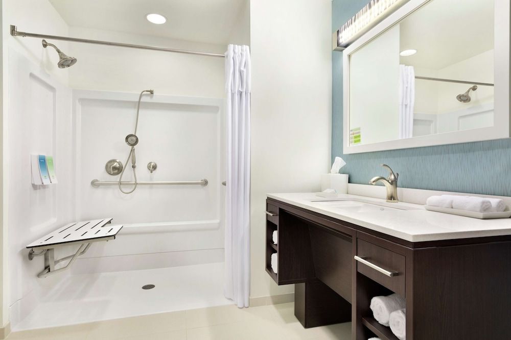 Suite, 1 Queen Bed, Accessible (Mobility & Hearing, Roll-in Shower)