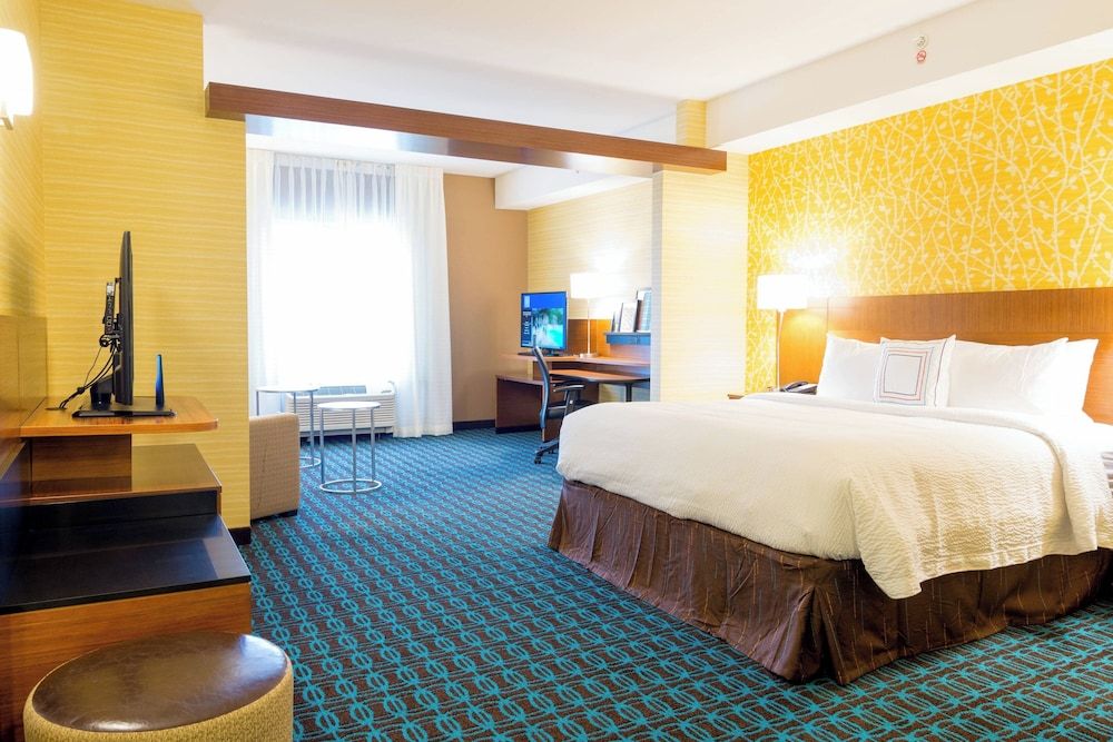 Suite, 1 King Bed with Sofa bed, Non Smoking