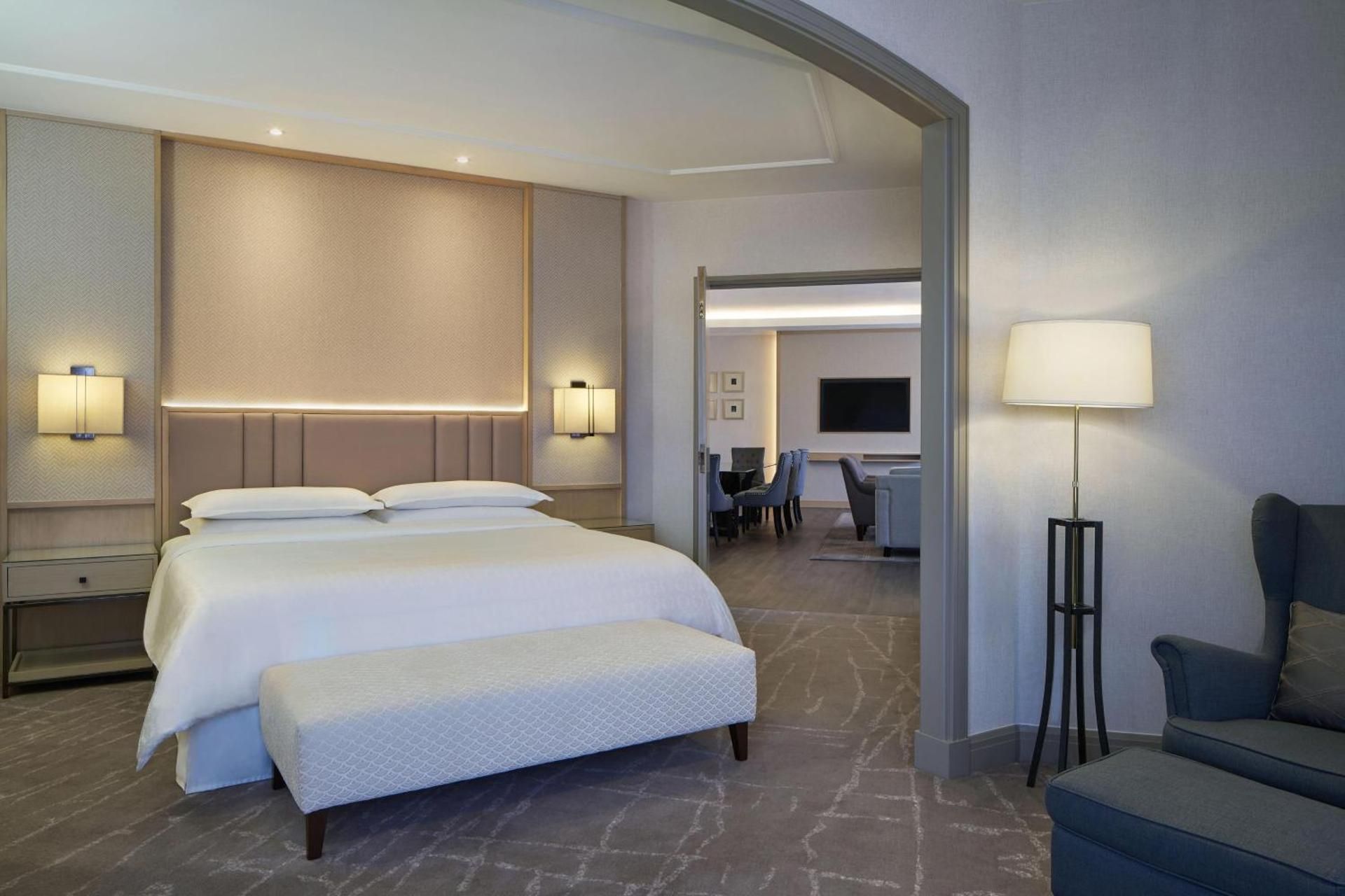 1 King Bed, City View, Club Lounge Access, Ambassador Suite