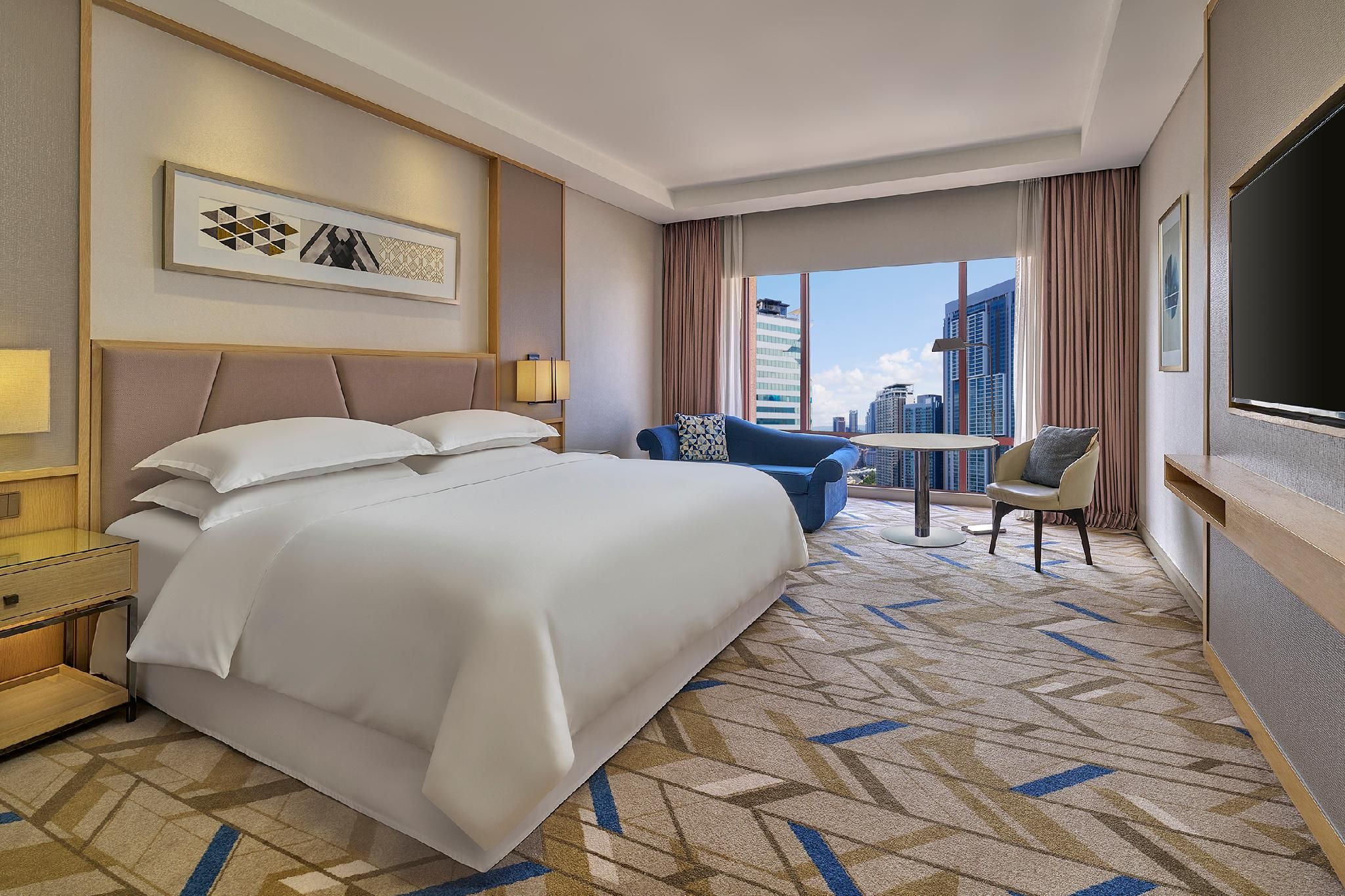 Guest room, 1 King, City view