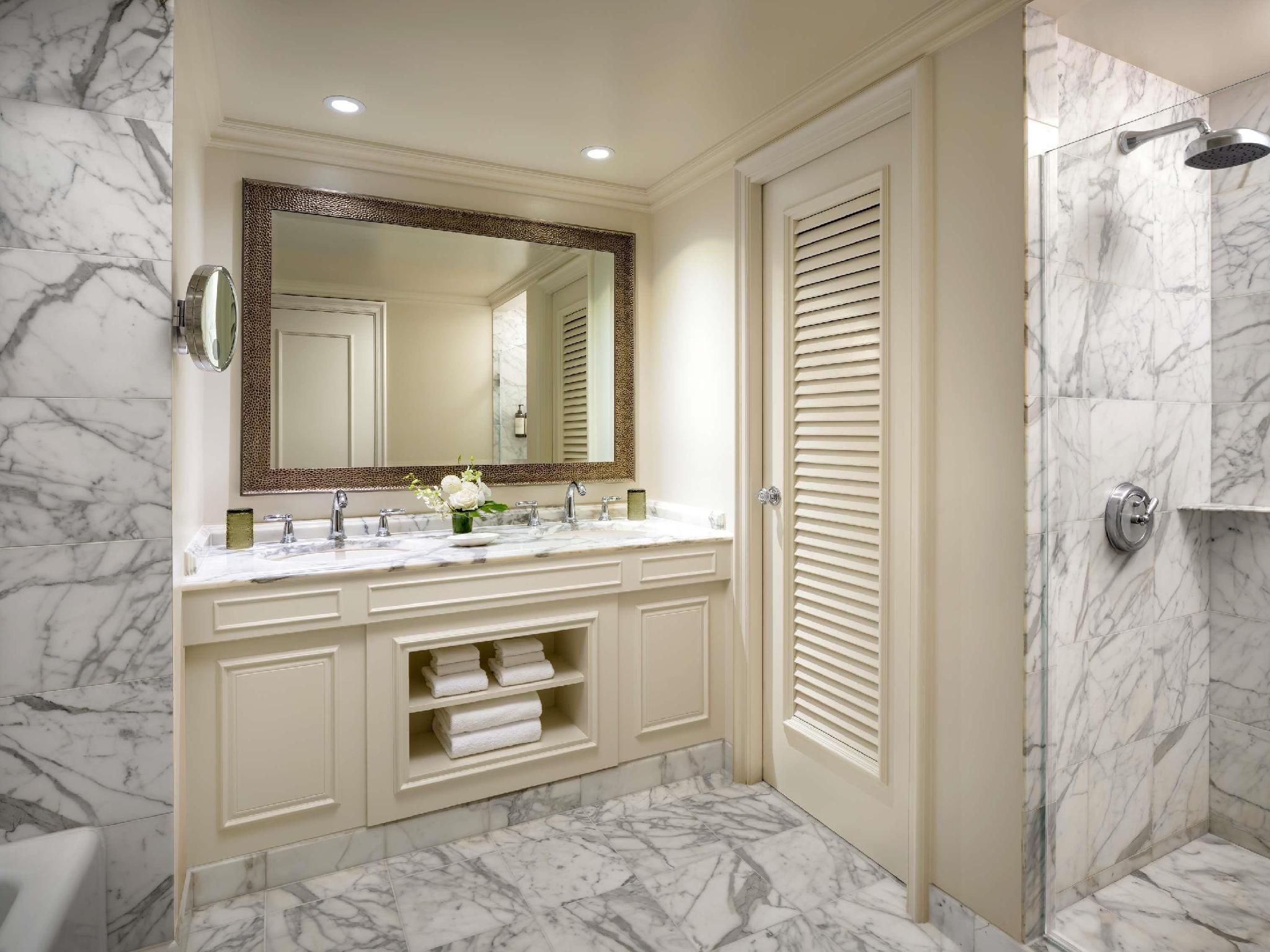 Partial Ocean View Queen/Queen, 522 Sf/48 Sm, Angled Ocean View