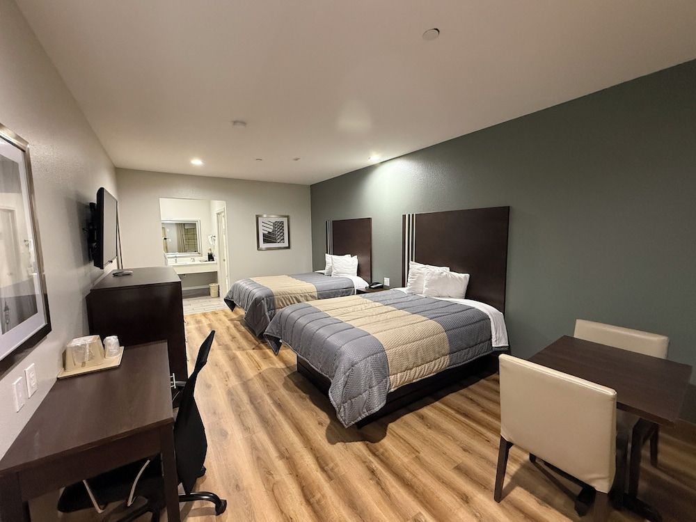Studio, 2 Queen Beds, Kitchenette