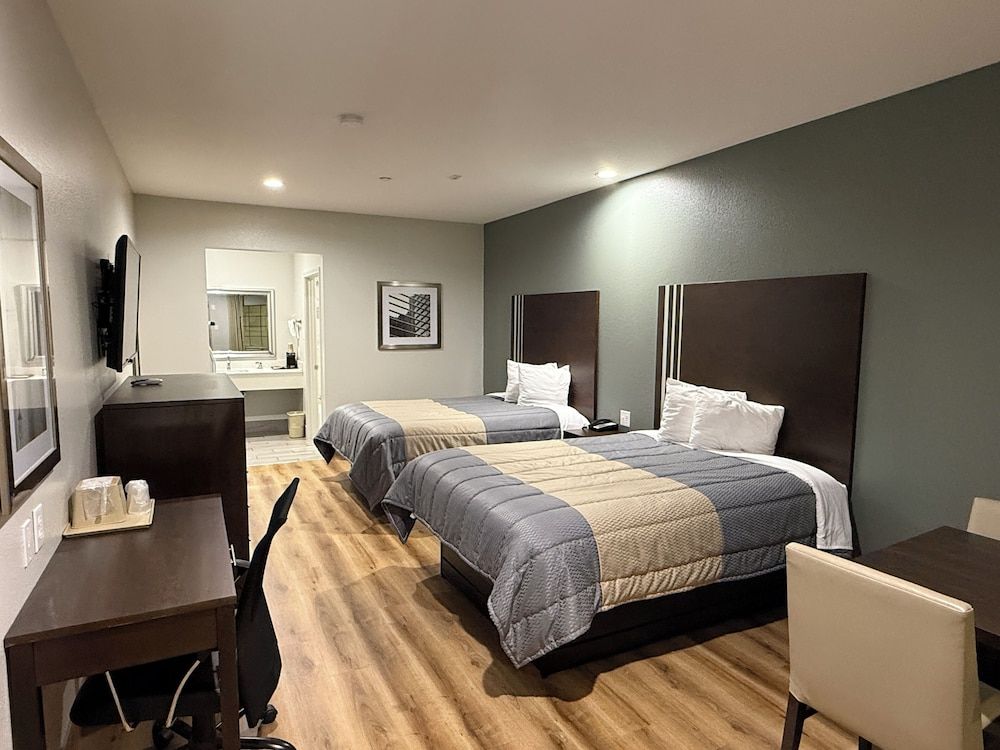 Double Room, 2 Queen Beds, Refrigerator & Microwave
