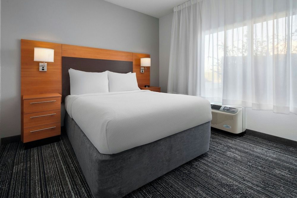 Suite, 2 Bedrooms (Mobility Accessible, Tub)