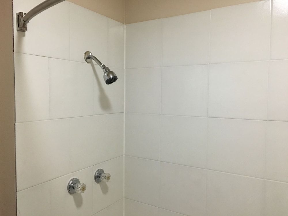 Eastsider Motel Comfort Room, 2 Queen Beds, Non Smoking 9