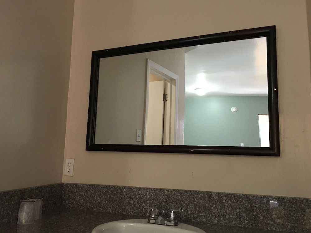 Eastsider Motel Comfort Room, 2 Queen Beds, Non Smoking 5