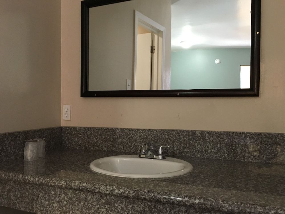 Eastsider Motel Comfort Room, 2 Queen Beds, Non Smoking 7