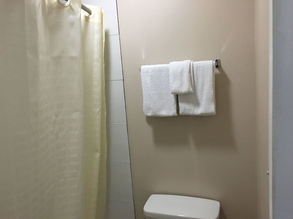 Eastsider Motel Comfort Room, 2 Queen Beds, Non Smoking 6