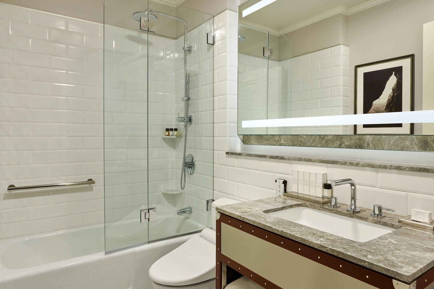 New Montgomery Room, Guest room, 1 King, City view