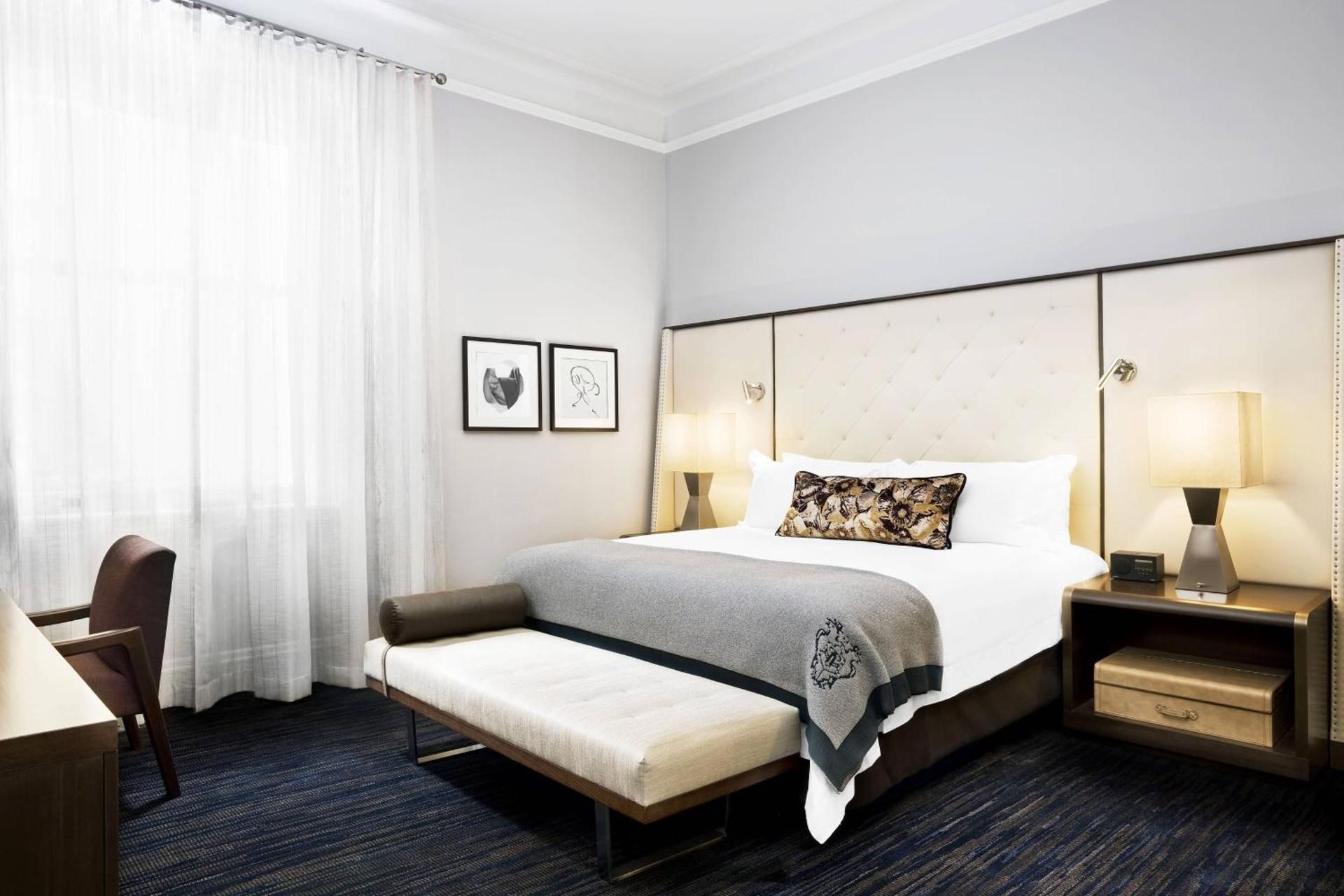 Superior King Room with Tub - Mobility/Hearing Accessible 