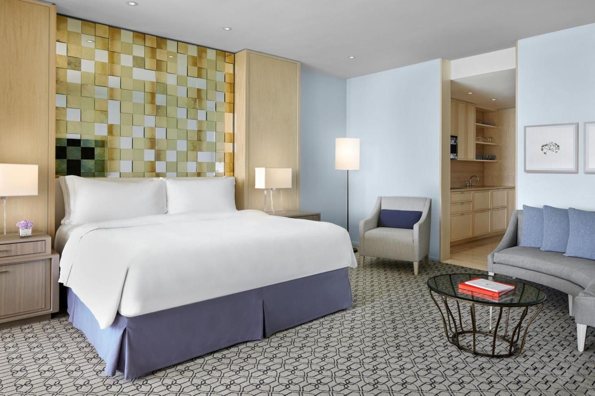 Astor Luxe Guest Room, 1 King, Oceanfront