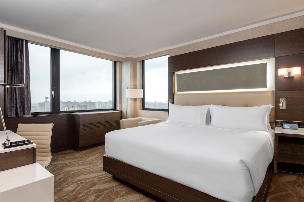 Standard Room, 1 King Bed (Verrazano Bridge View)