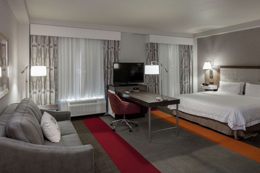 Studio, 1 King Bed, Accessible (Roll-In Shower)
